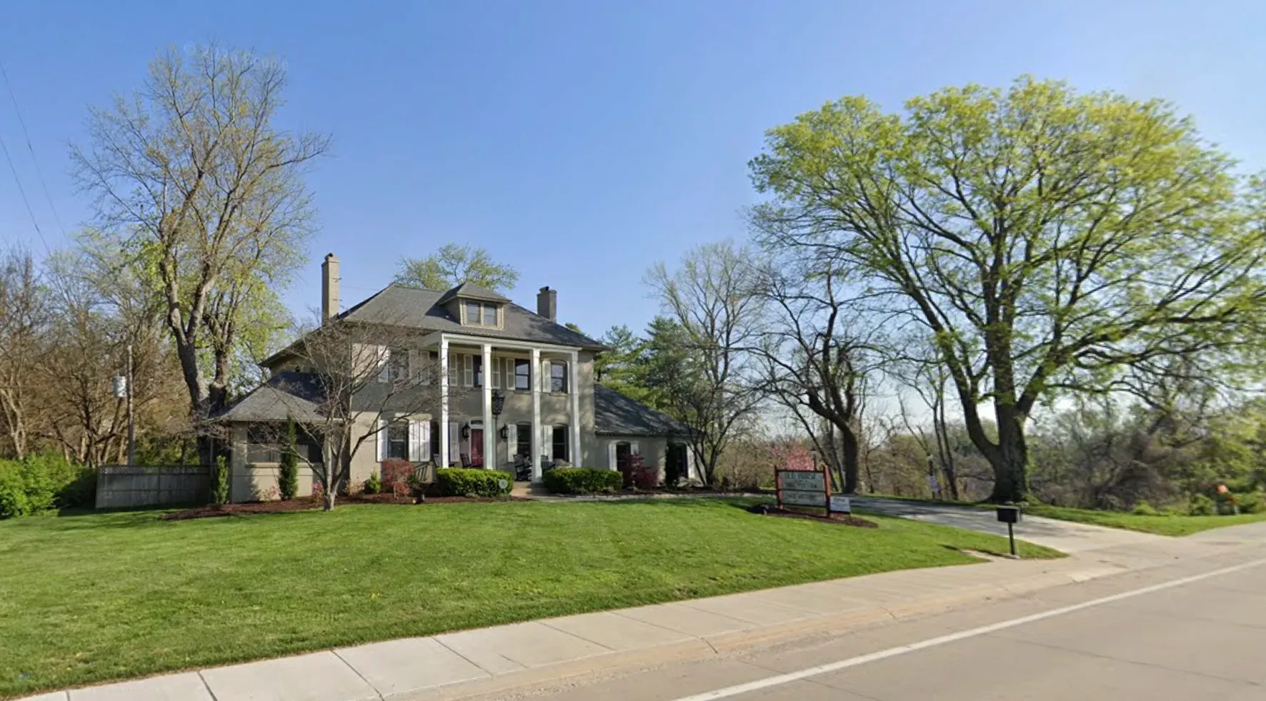 Old House at Hog Hollow Needs Supermajority to Stay Open Past 4 p.m. — Final Vote July 20